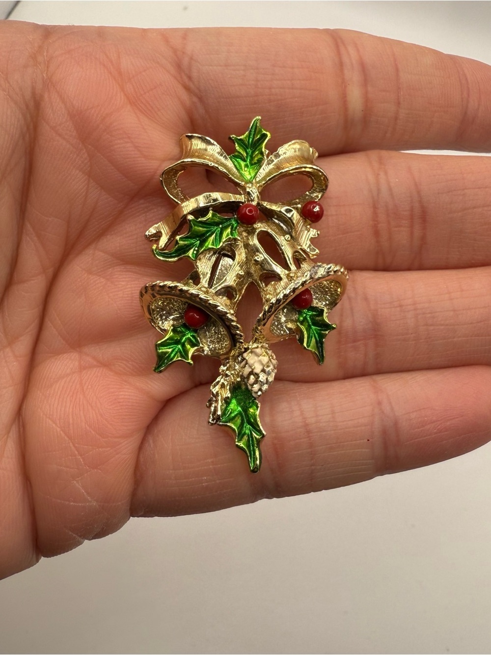 Vintage Gerry’s Signed Christmas Holly Bells Brooch Pin Gold Tone